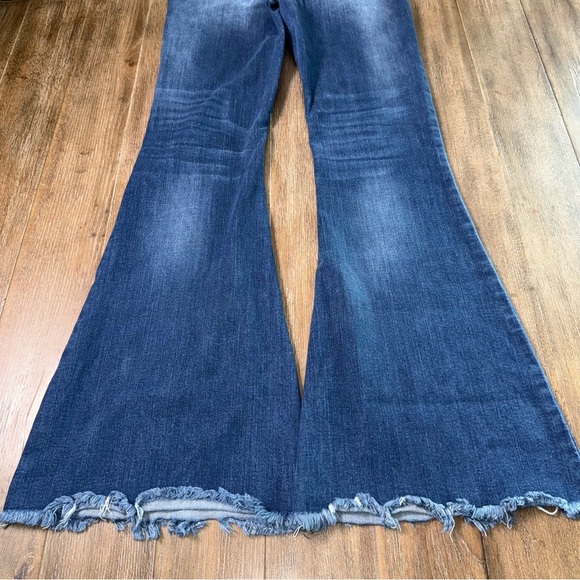 KanCan High-Rise Super Flare Jeans Button Raw Hem dark blue - Picture 10 of 10